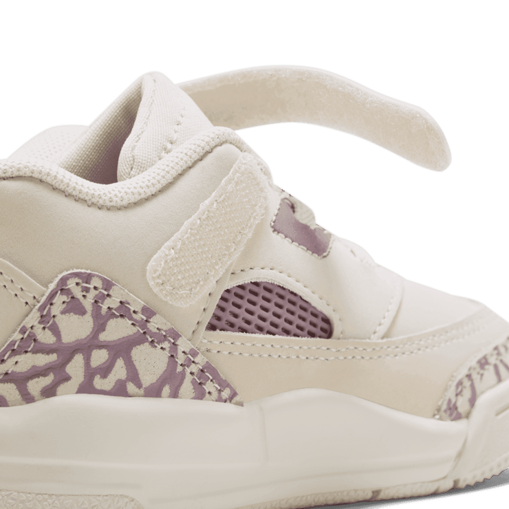 Jordan Spizike Low (TD) Angle 5