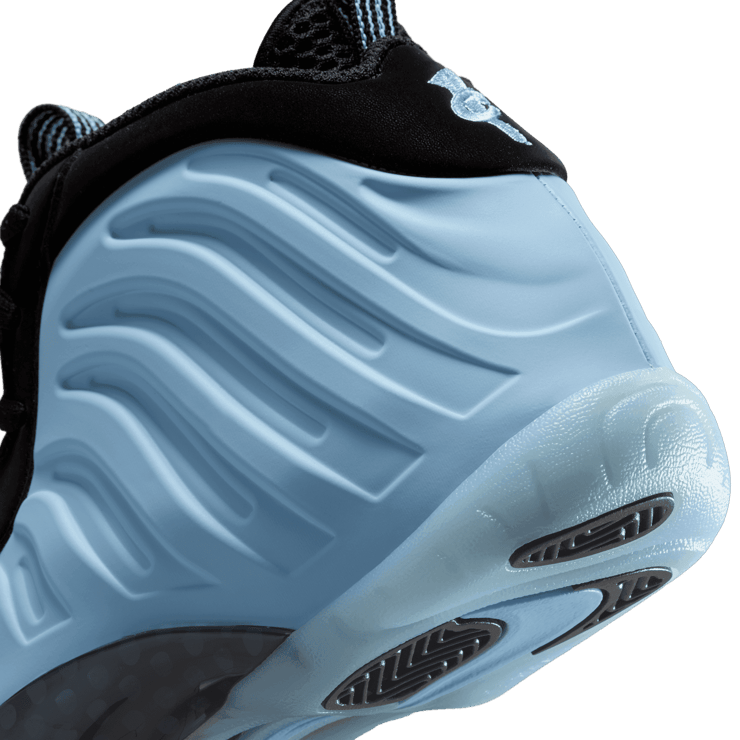 Nike Air Foamposite One Psychic Blue (GS) Angle 4
