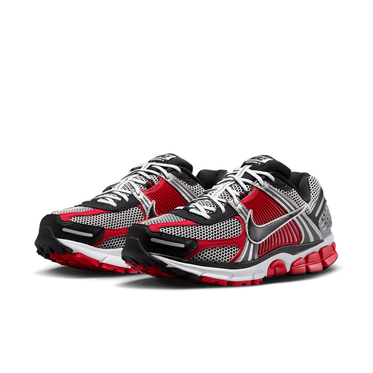 Nike Zoom Vomero 5 Metallic Silver University Red Angle 2