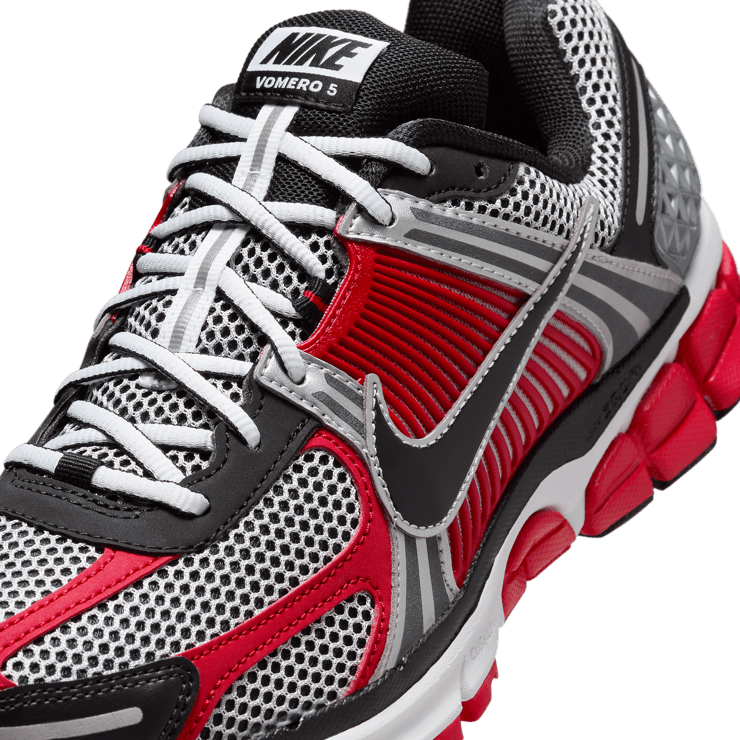 Nike Zoom Vomero 5 Metallic Silver University Red Angle 4