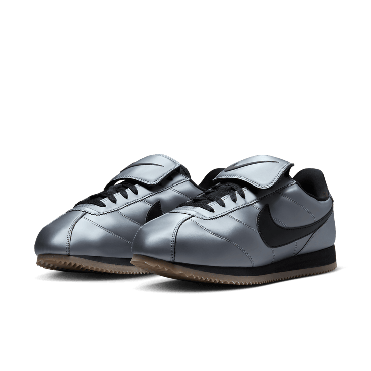 Nike Cortez SE Metallic Cool Grey Black Angle 2