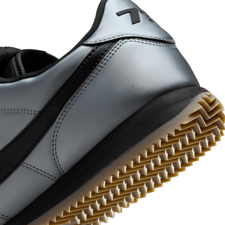 Nike Cortez SE Metallic Cool Grey Black Angle 5