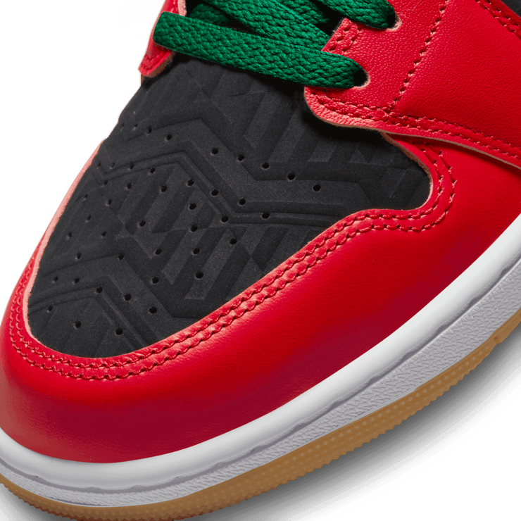 Jordan 1 Mid SE Christmas Angle 4