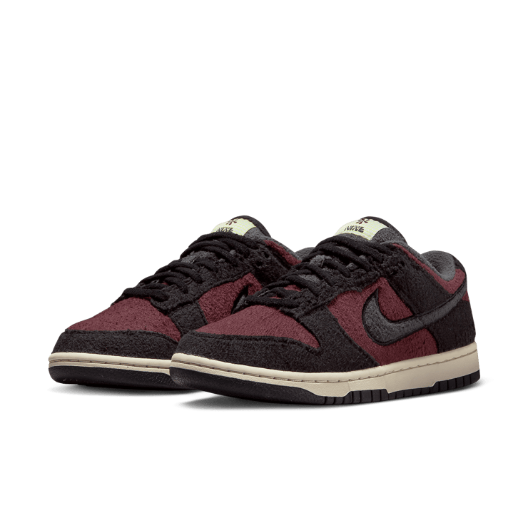 Nike Dunk Low SE Fleece Burgundy Crush Black (W) Angle 2