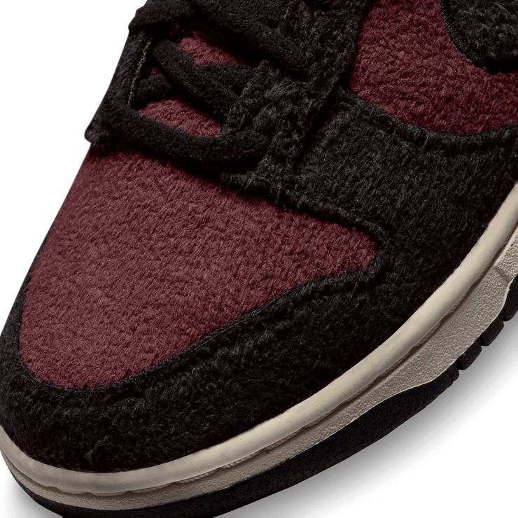 Nike Dunk Low SE Fleece Burgundy Crush Black (W) Angle 4