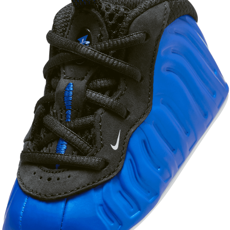 Nike Posite One Angle 4