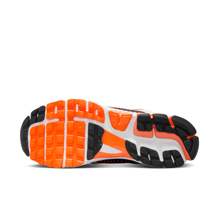 Nike Zoom Vomero 5 Total Orange Angle 0