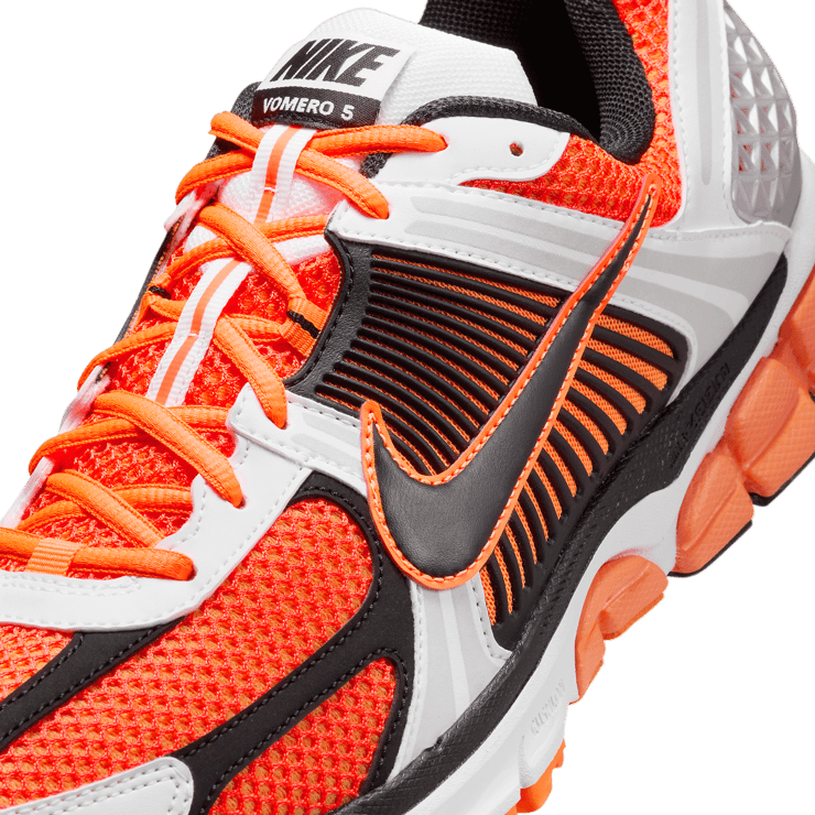 Nike Zoom Vomero 5 Total Orange Angle 4