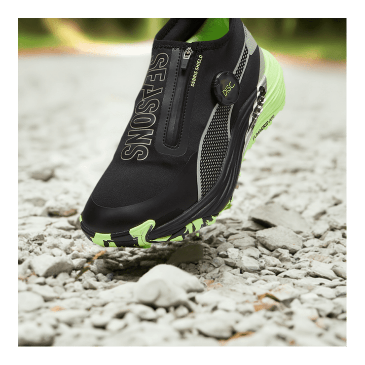 PUMA SEASONS Voyage NITRO⢠3 Disc Trail Running in Black/Fizzy Apple/Silver Angle 2