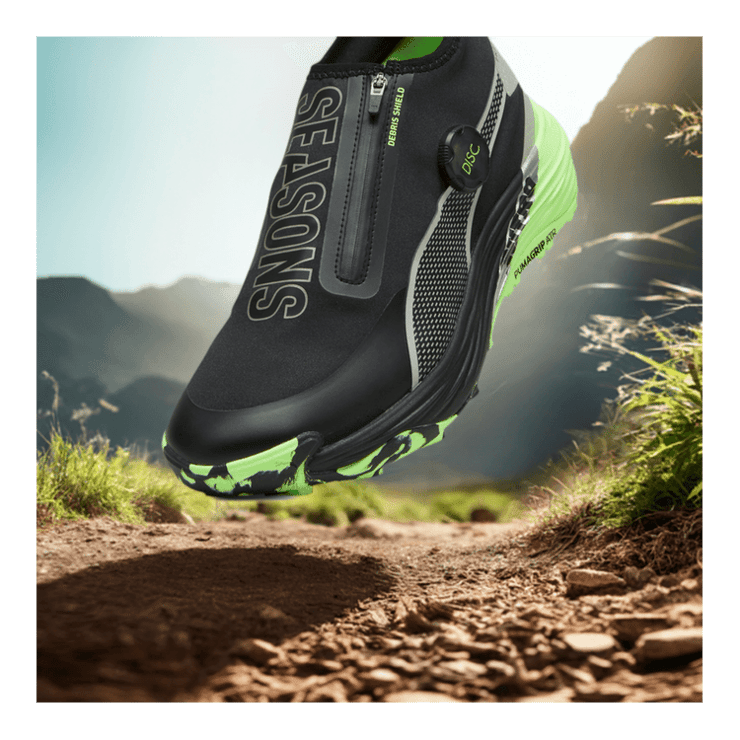 PUMA SEASONS Voyage NITRO⢠3 Disc Trail Running in Black/Silver/Fizzy Apple Angle 2