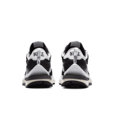 Nike Vaporwaffle sacai Black White Angle 3