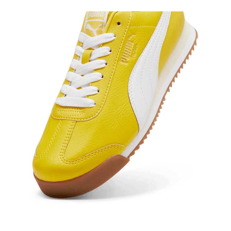 PUMA Roma 24 Sneakers in Fresh Pear/White Angle 2
