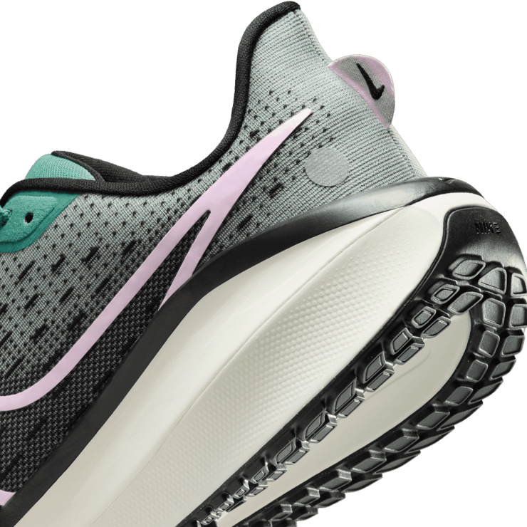 Nike Vomero 17 Road Angle 5