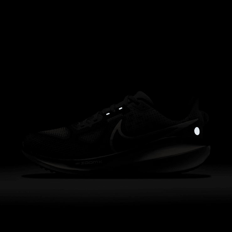 Nike Vomero 17 Road Angle 8