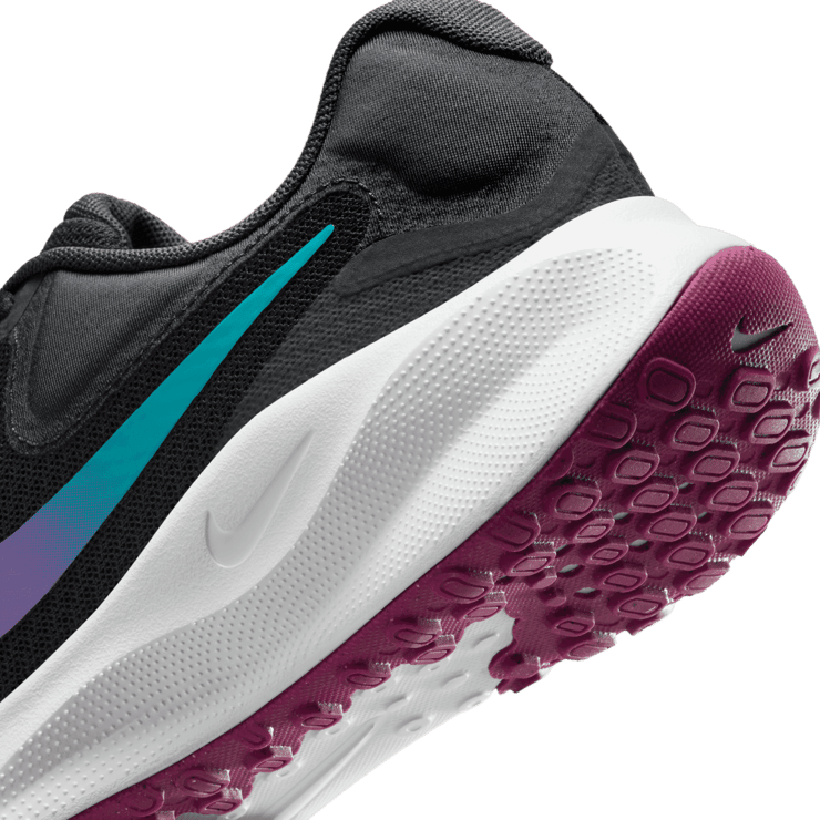 Nike Revolution 7 Road Angle 5
