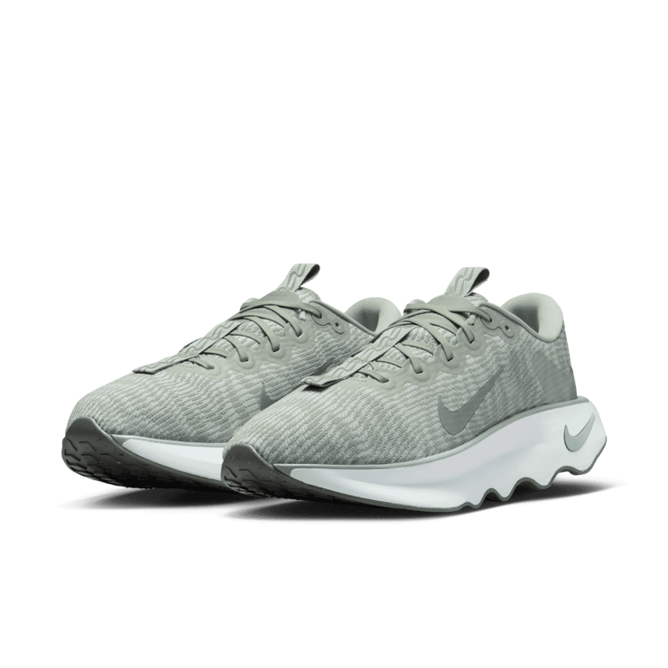 Nike Motiva Walking Angle 2