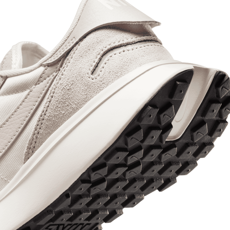 Nike Phoenix Waffle Angle 5