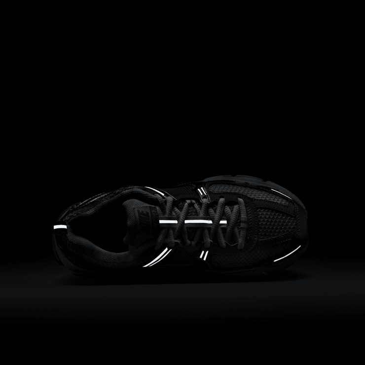 Nike Vomero 5 (GS) Angle 6