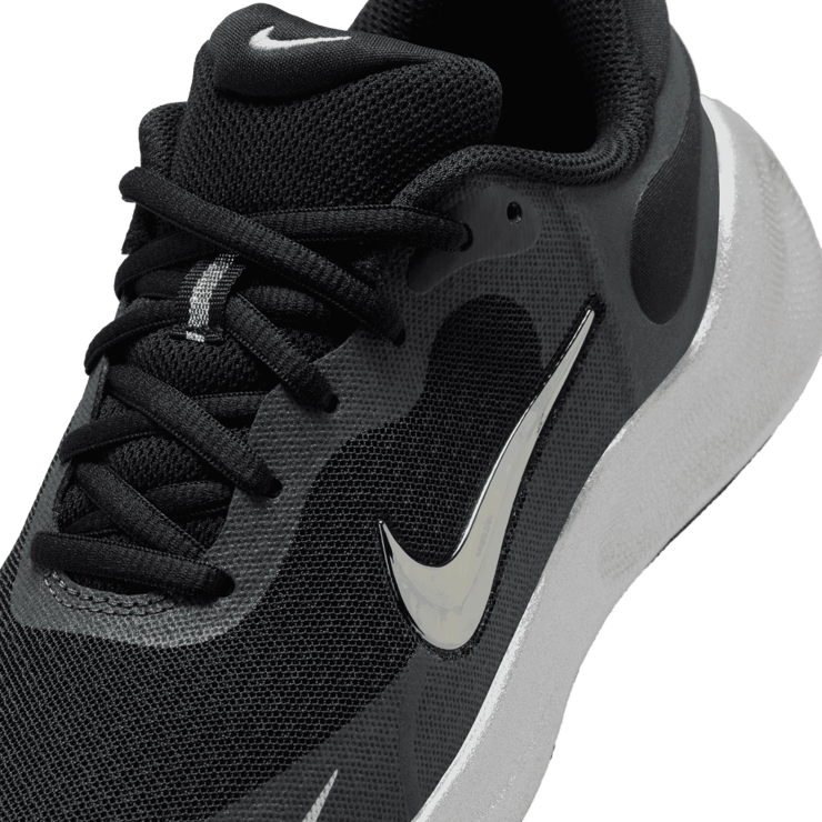Nike Revolution 7 SE (GS) Angle 4