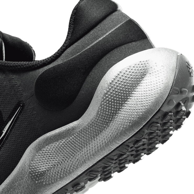 Nike Revolution 7 SE (GS) Angle 5