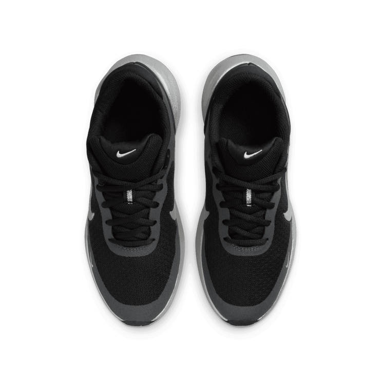 Nike Revolution 7 SE (GS) Angle 1