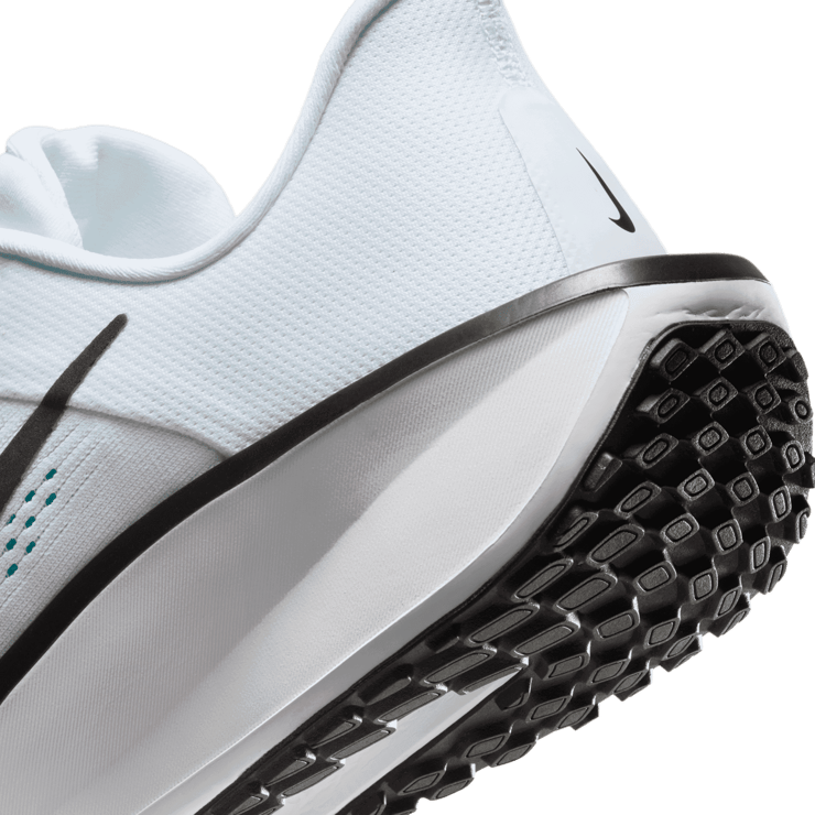 Nike Quest 6 Road Angle 5