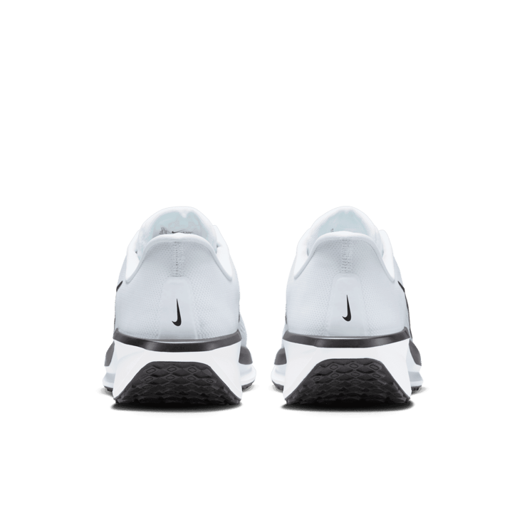 Nike Quest 6 Road Angle 3