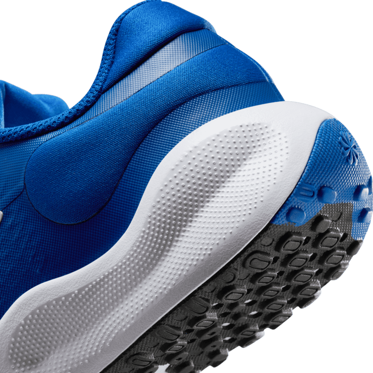 Nike Revolution 7 (GS) Angle 3