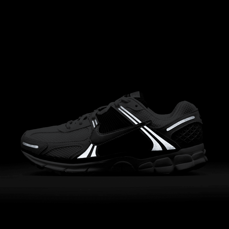 Nike Zoom Vomero 5 Angle 6