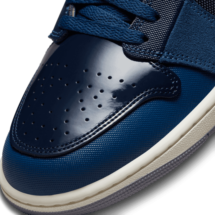 Air Jordan 1 Low SE Craft Obsidian Angle 4