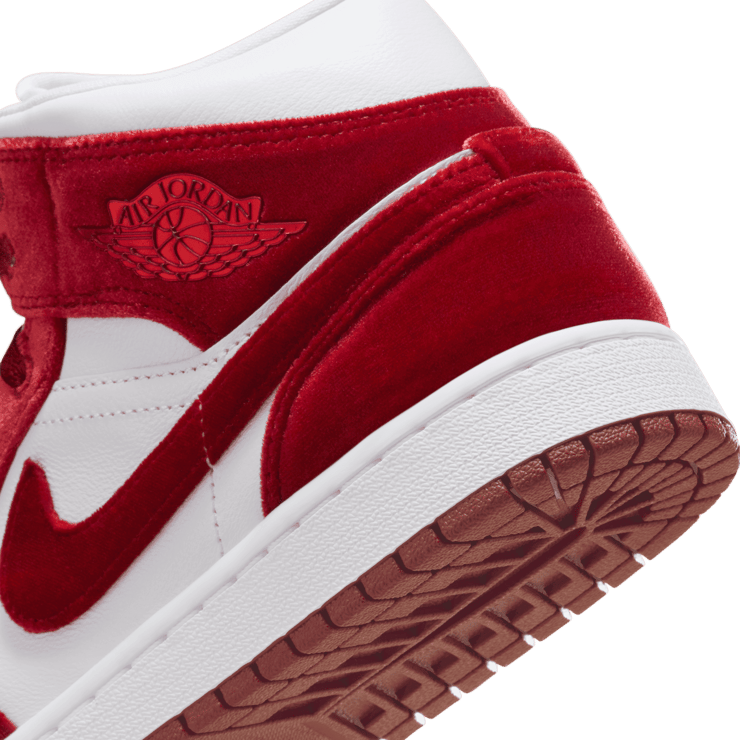 Air Jordan 1 Mid 'Red Velvet' (W) Angle 5