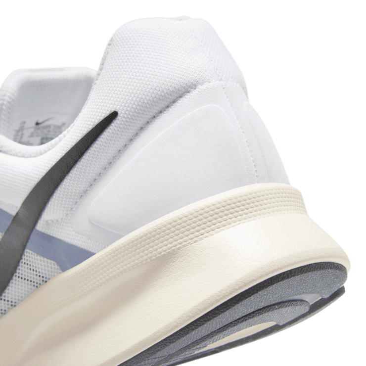 Nike Run Swift 3 Road Angle 5