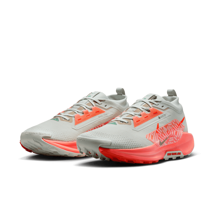 Nike Pegasus Trail 5 GORE-TEX Waterproof Trail Angle 2