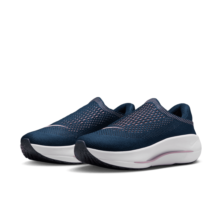 Nike Reina EasyOn Angle 2