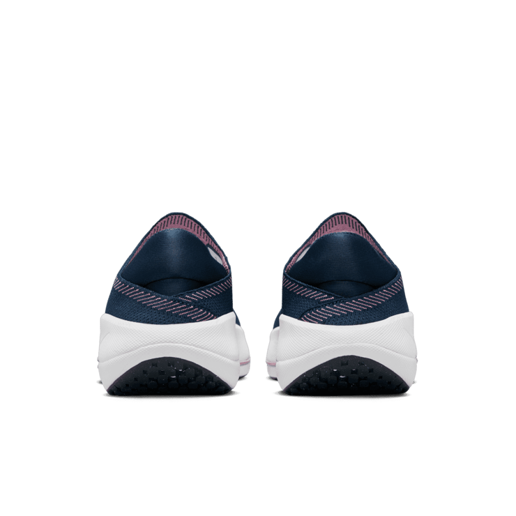 Nike Reina EasyOn Angle 3