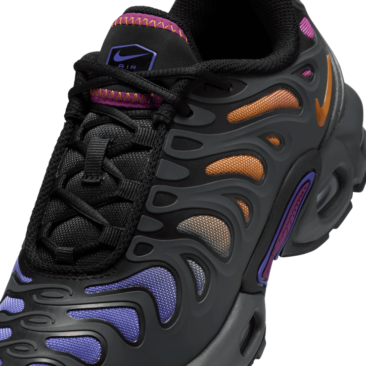 Nike Air Max Plus Drift (GS) Angle 4