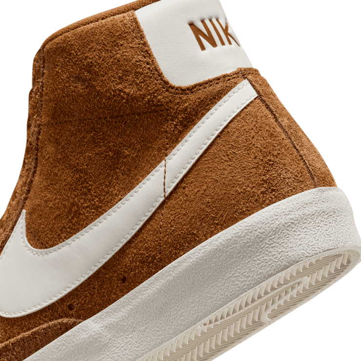 Nike Blazer Mid '77 Premium Angle 5