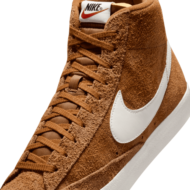 Nike Blazer Mid '77 Premium Angle 4