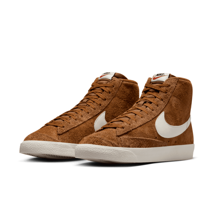 Nike Blazer Mid '77 Premium Angle 2