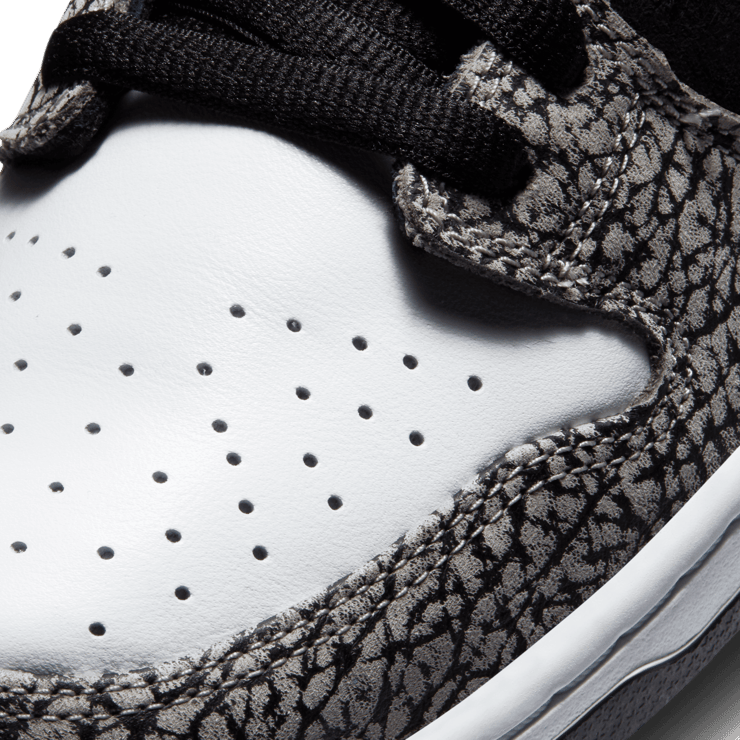 Nike SB Dunk Low atmos Elephant Angle 4