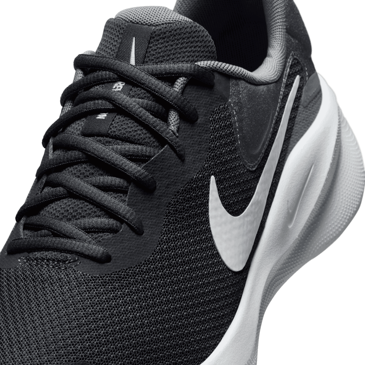 Nike Revolution 7 Road Angle 4
