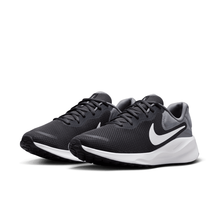 Nike Revolution 7 Road Angle 2