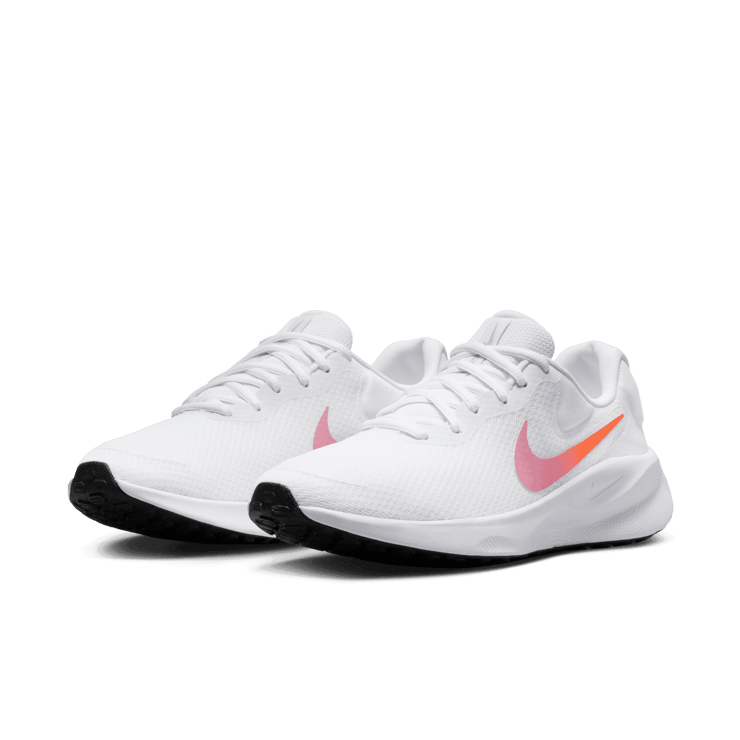 Nike Revolution 7 Road Angle 2