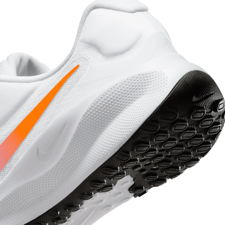 Nike Revolution 7 Road Angle 5