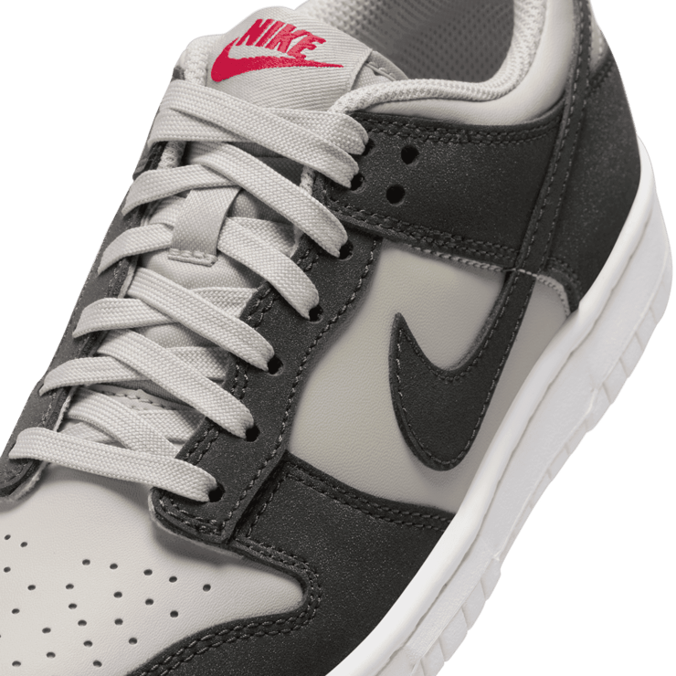 Nike Dunk Low (GS) Angle 4