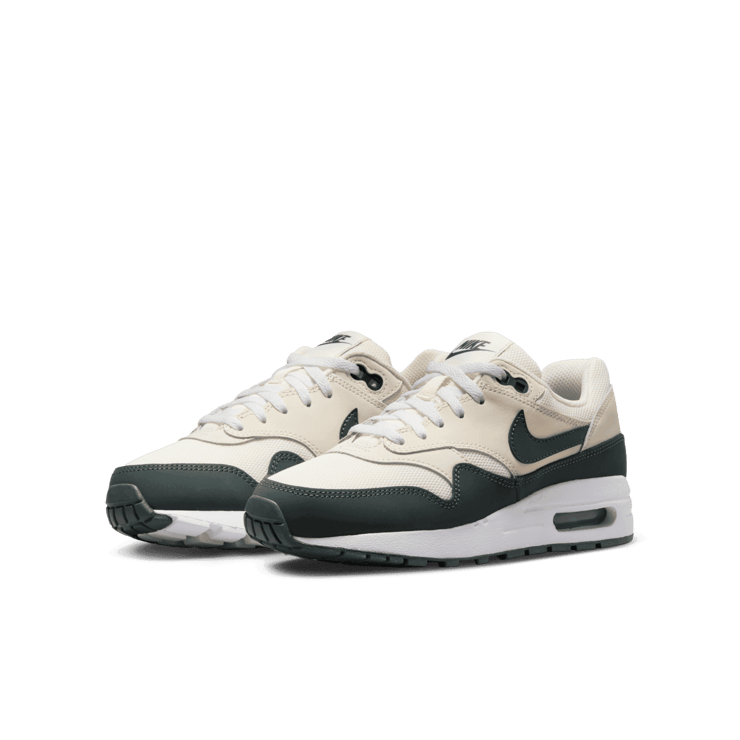 Nike Air Max 1 (GS) Angle 2