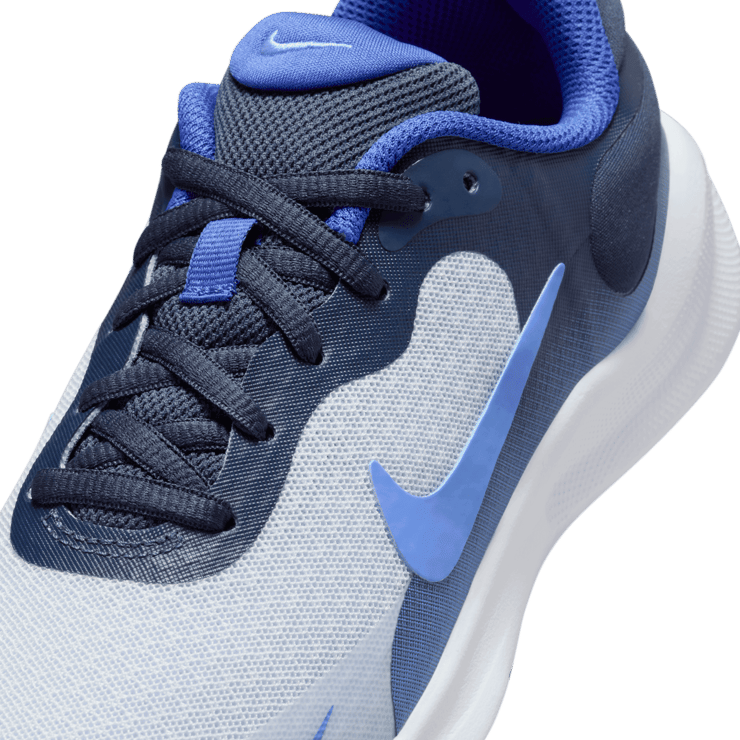 Nike Revolution 7 (GS) Angle 4
