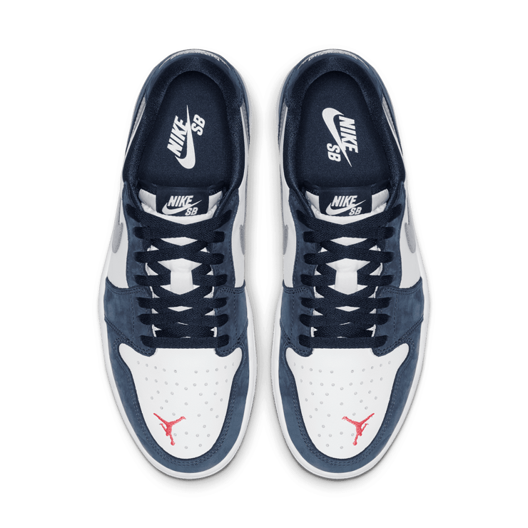 Jordan 1 Low SB Midnight Navy Angle 1