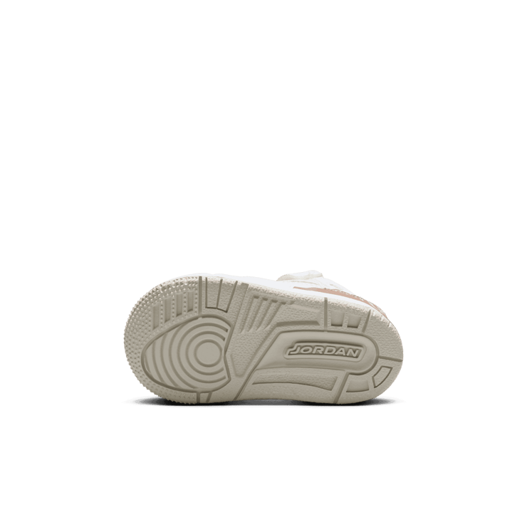 Jordan Spizike Low (TD) Angle 0