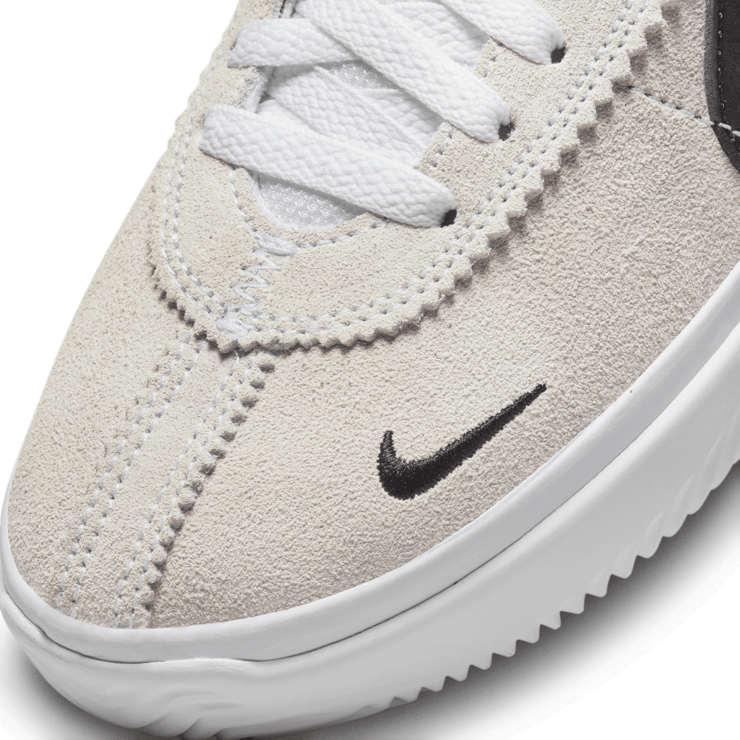 Nike BRSB White Black Angle 5